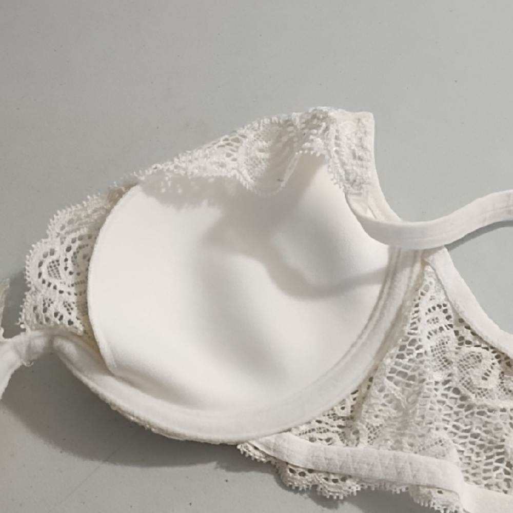 Victoria's Secret Cream Crochet Lace Bra 36B - Picture 8 of 14